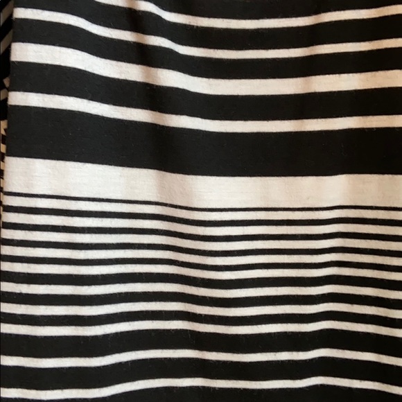 High-Low Tank Top 🖤 - Picture 2 of 3